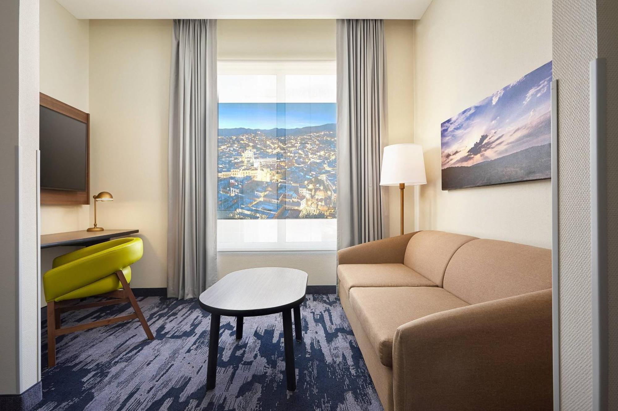 Fairfield Inn & Suites Silao Guanajuato Airport Bagian luar foto